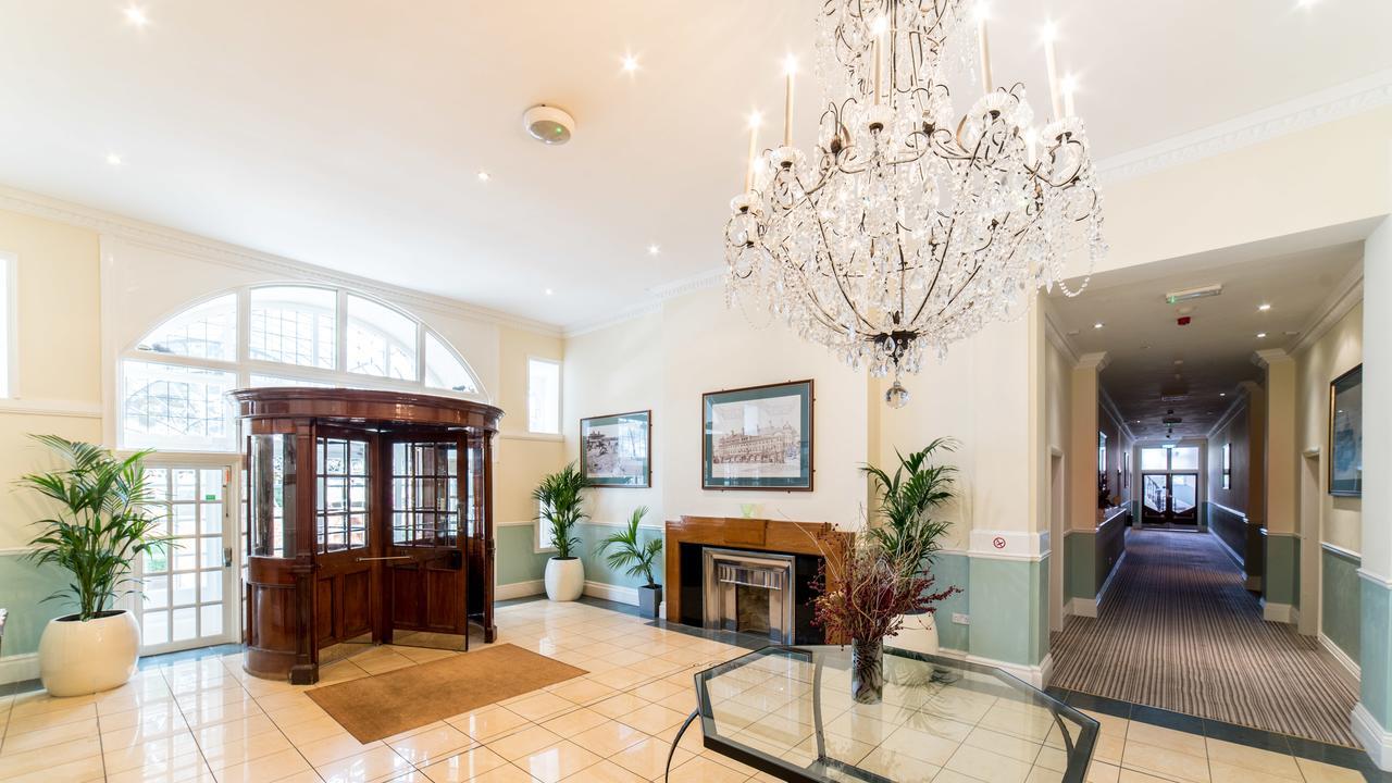 Victorian Duplex In Burlington Mansions Apartment