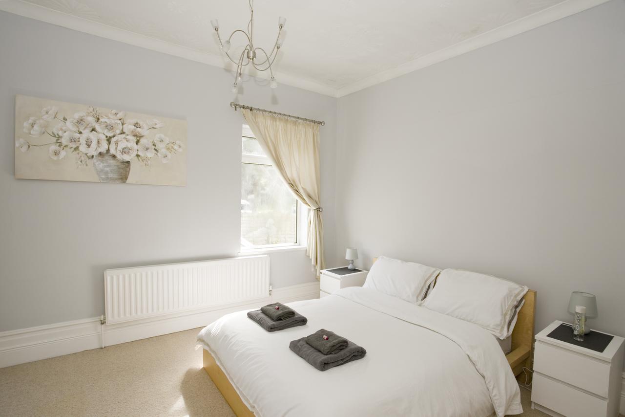 Apartment Large 2 Bedroom Apt - Near Beach - Free Parking *