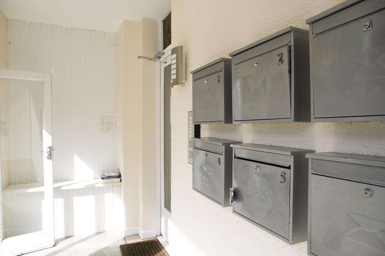 Large 2 Bedroom Apt - Near Beach - Free Parking Apartment