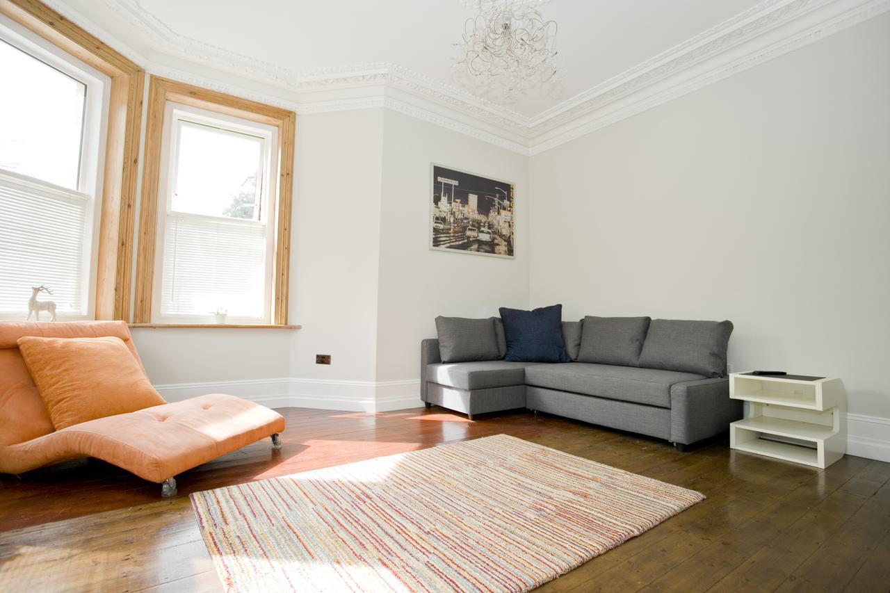 Apartment Large 2 Bedroom Apt - Near Beach - Free Parking *