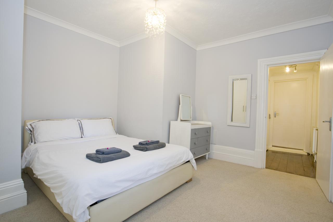 Apartment Large 2 Bedroom Apt - Near Beach - Free Parking