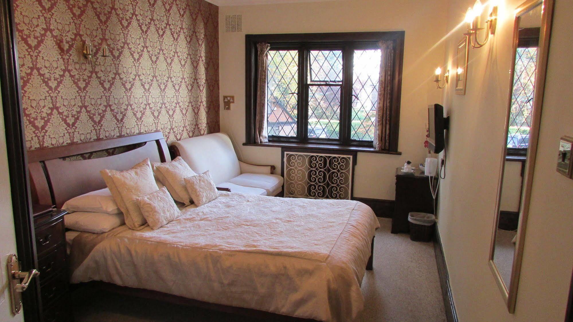 Guest house Tudor Grange 3*