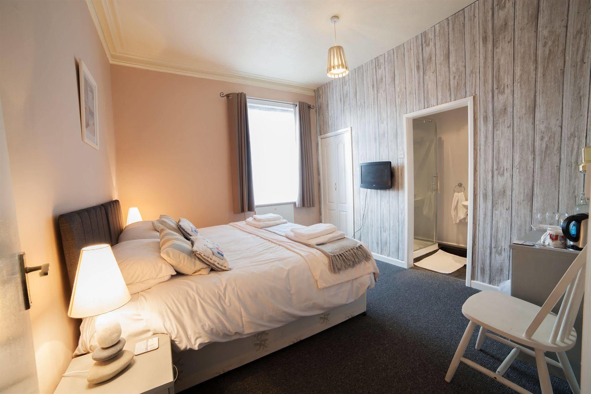 Bed & Breakfast Waves In Bournemouth