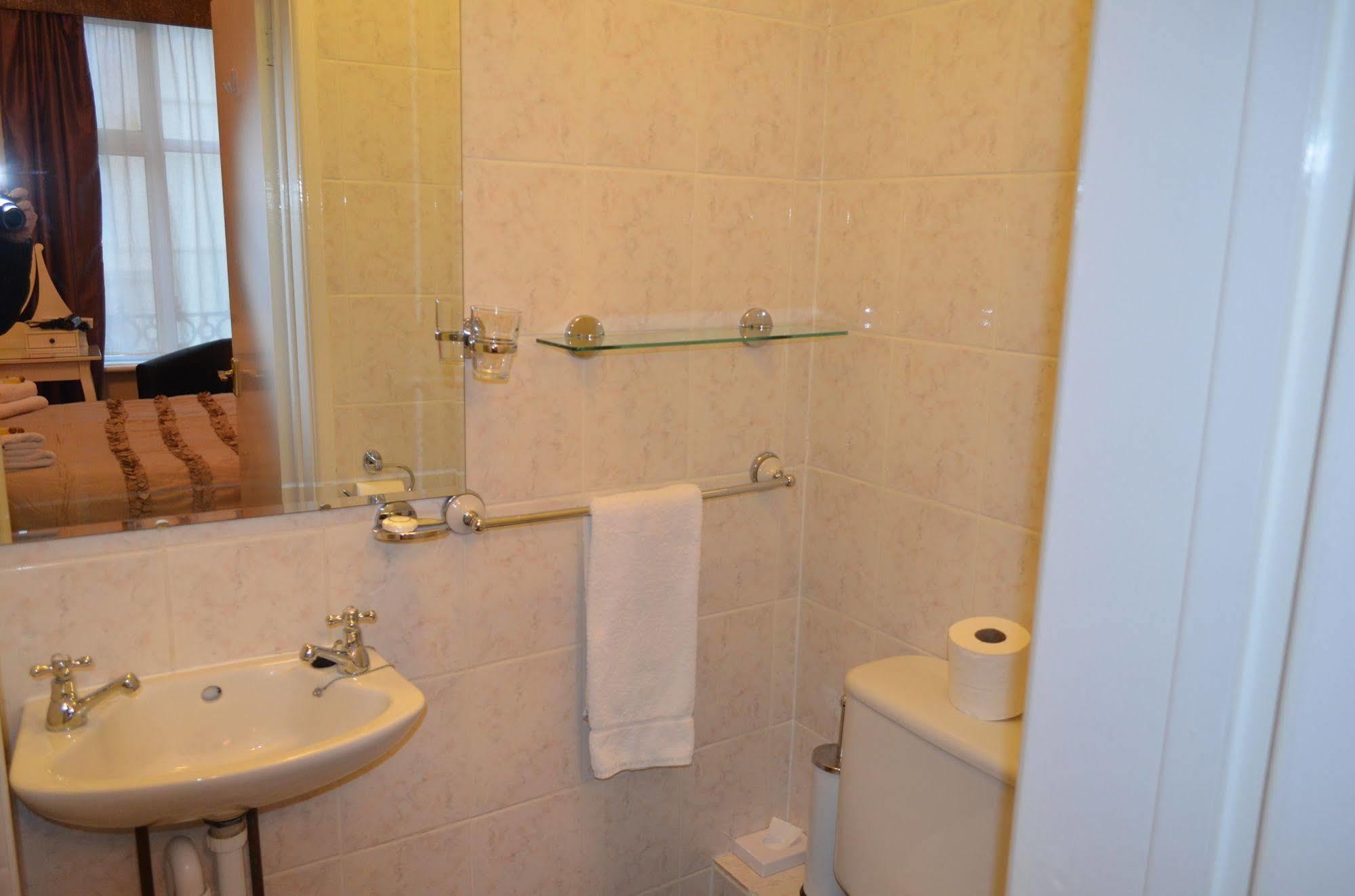 Shirley Guest house