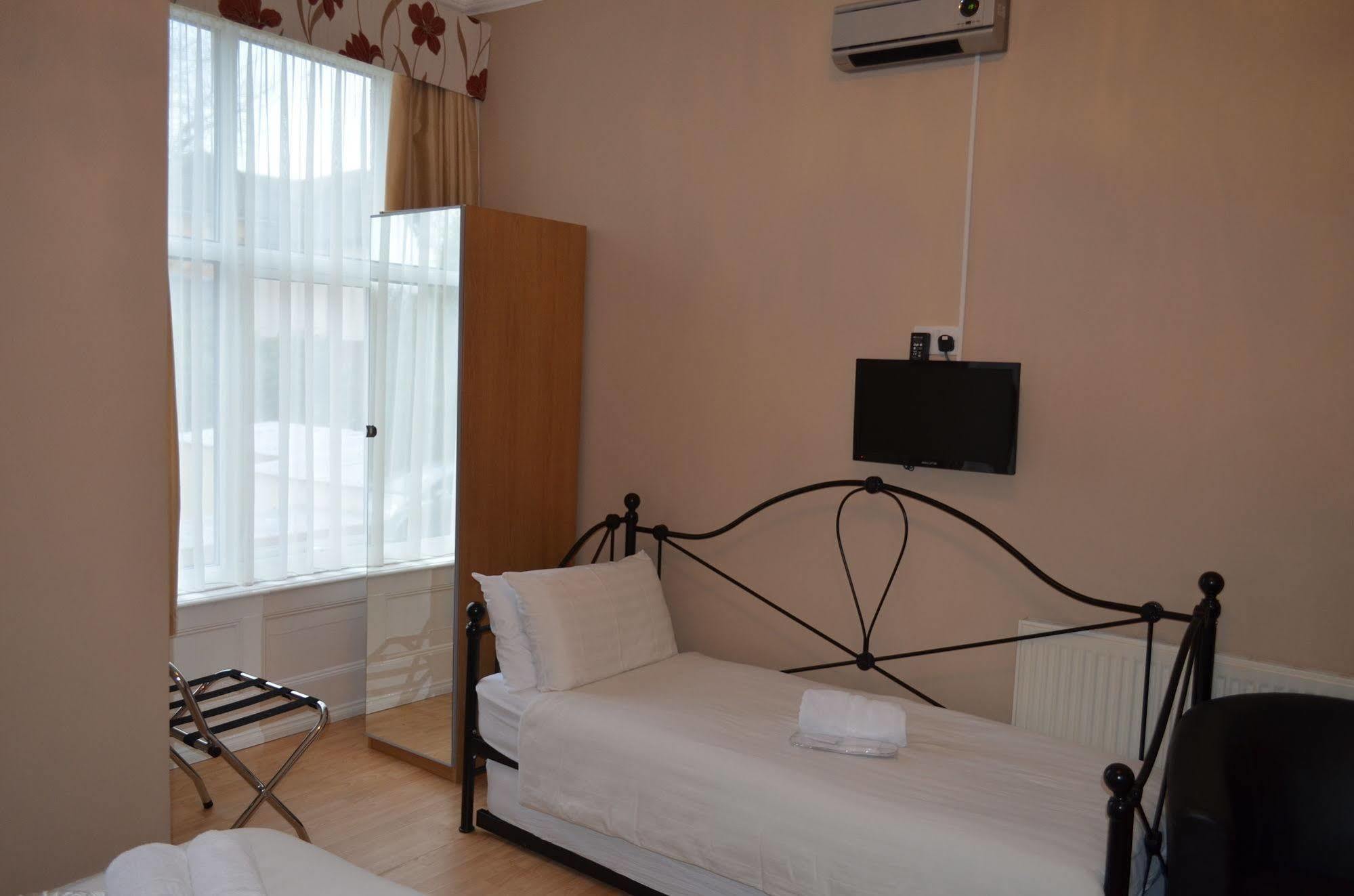 Shirley Guest house 4*