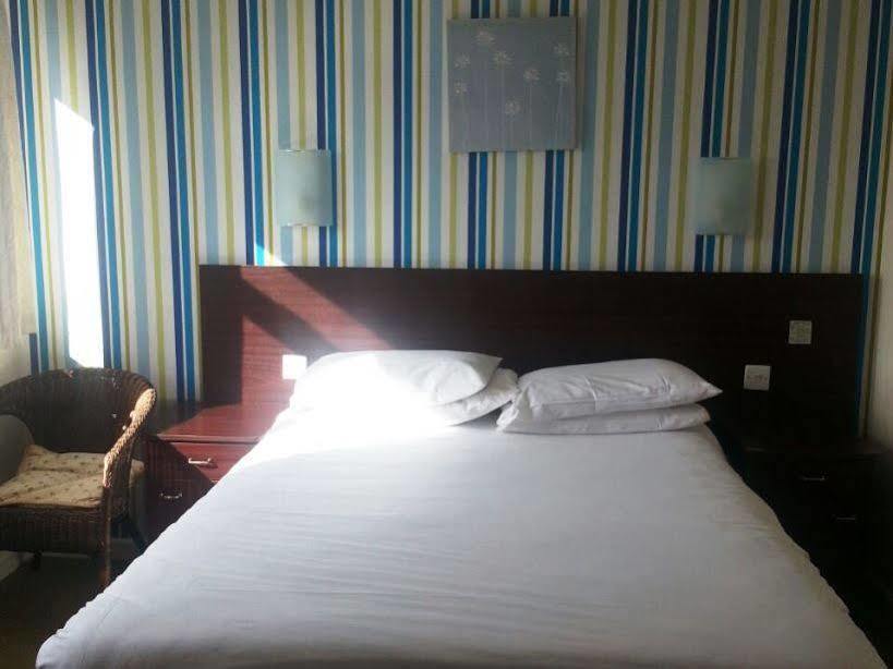 Hotel Bourne Hall 2*