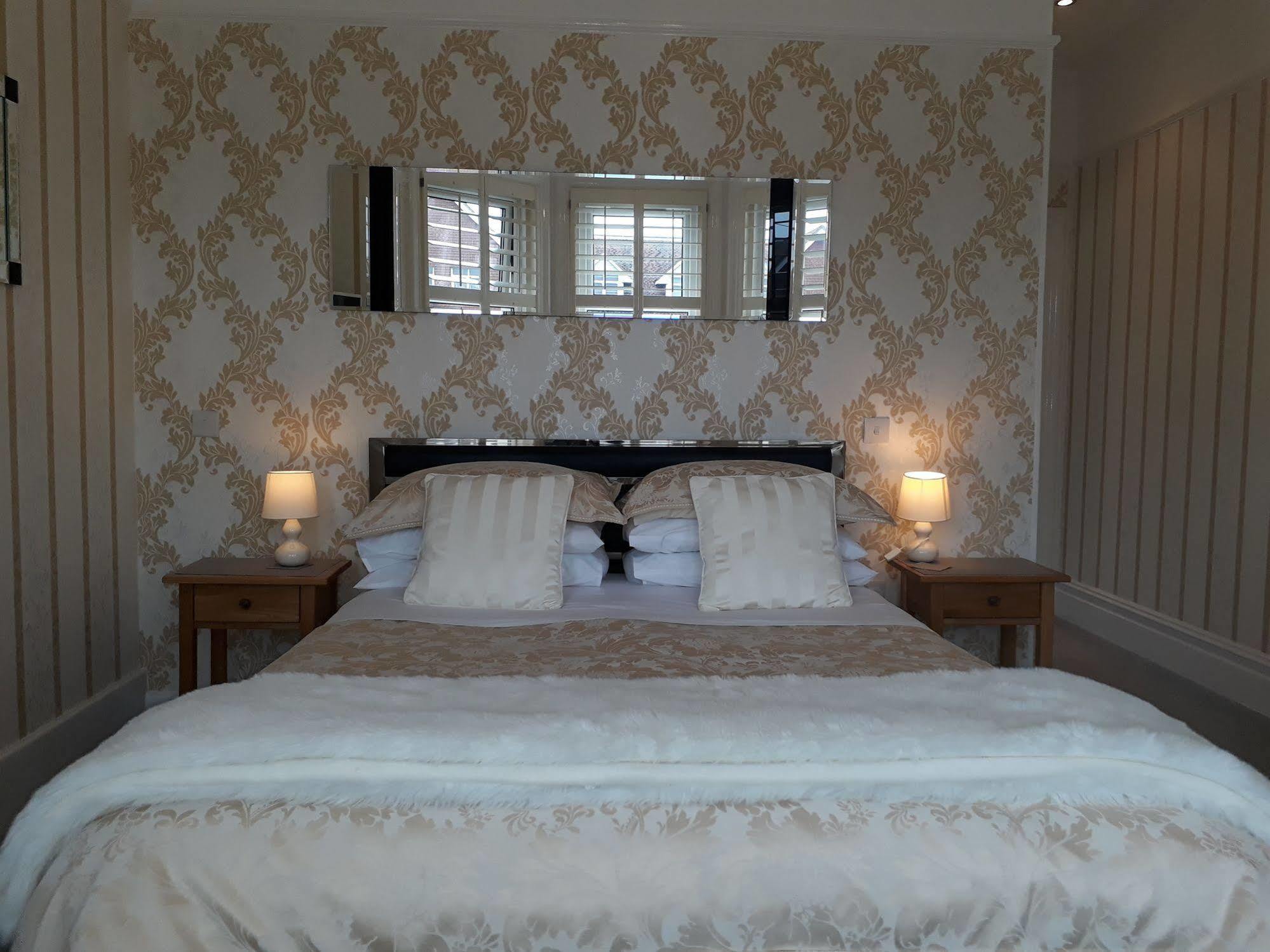 Crossroads Hotel 3*