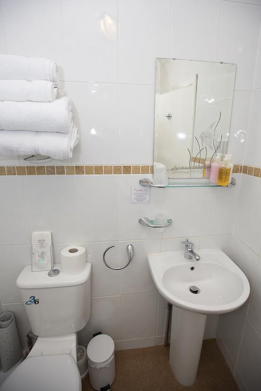 The Rosscourt Guest House-Free On Site Parking (Adults Only) 3*