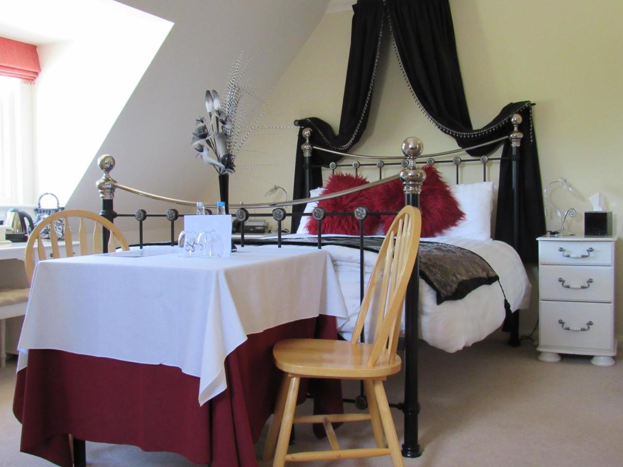 Les Bouviers Restaurant With Guest house Bournemouth