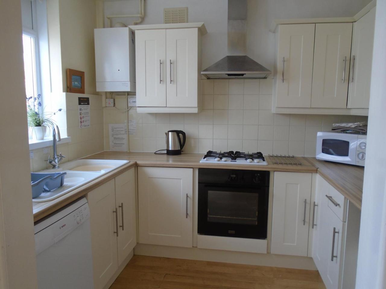 32 Cranleigh Close * Bournemouth