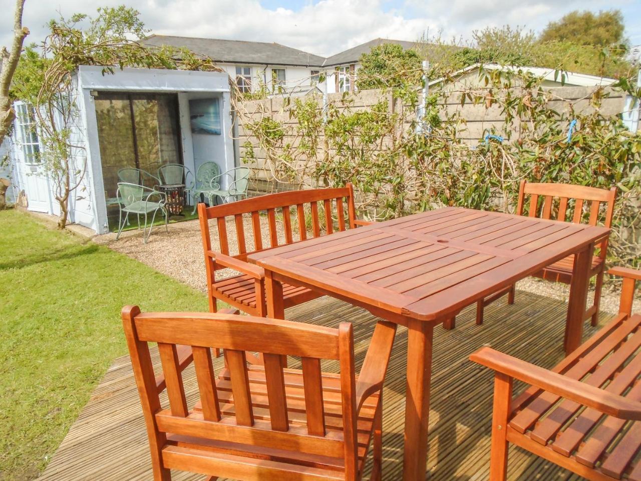 32 Cranleigh Close * Bournemouth