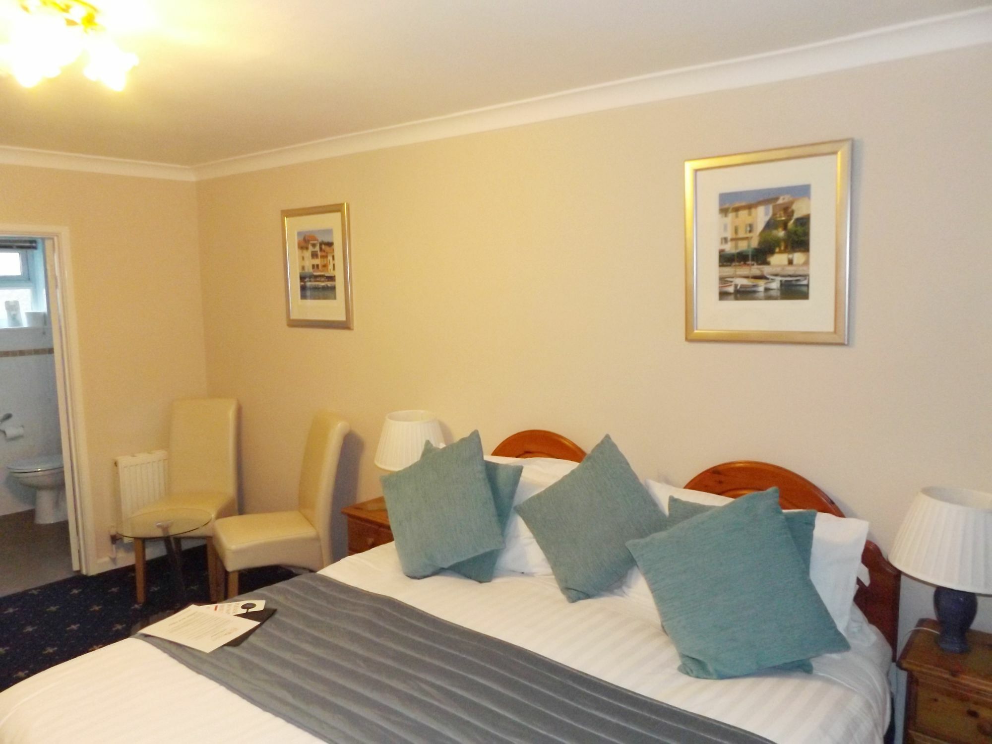 The Rosscourt Guest House-Free On Site Parking (Adults Only) Guest house