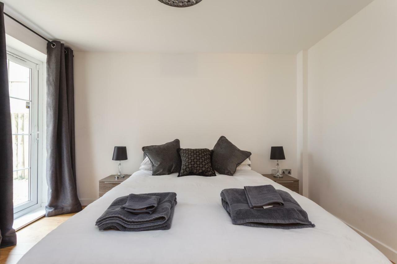Seaside Serenity: Contemporary With Access Apartment Bournemouth