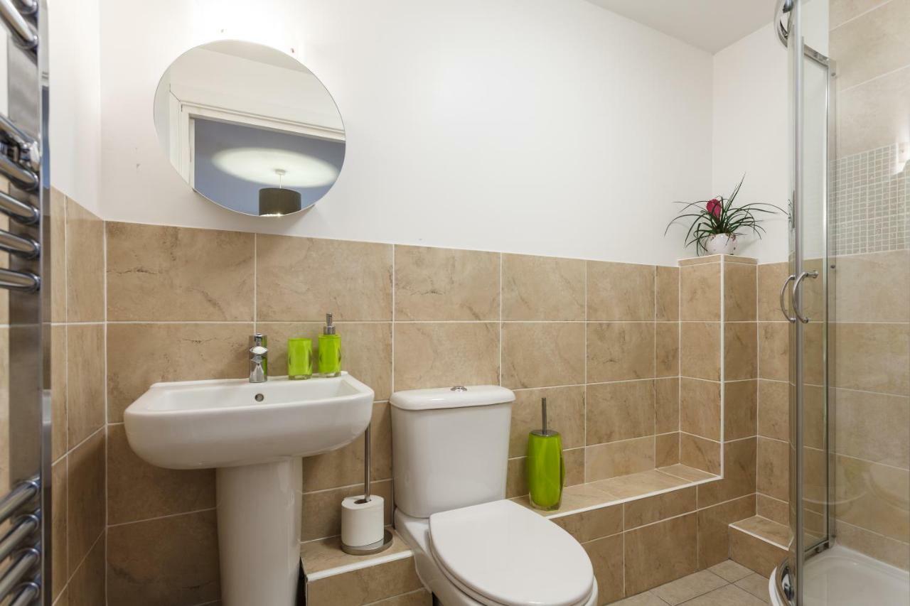 Seaside Serenity: Contemporary With Access Apartment Bournemouth