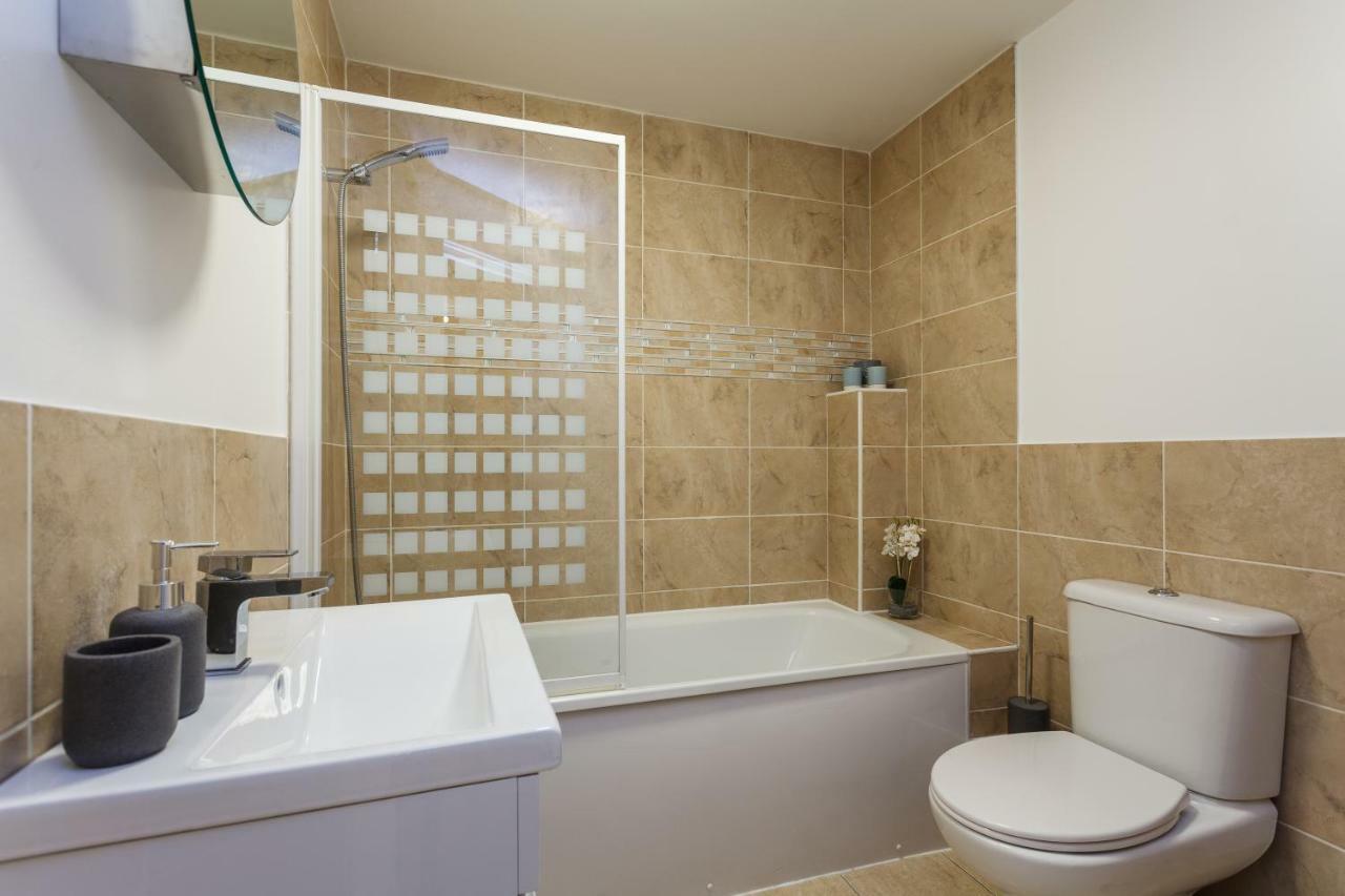 Seaside Serenity: Contemporary With Access Apartment Bournemouth
