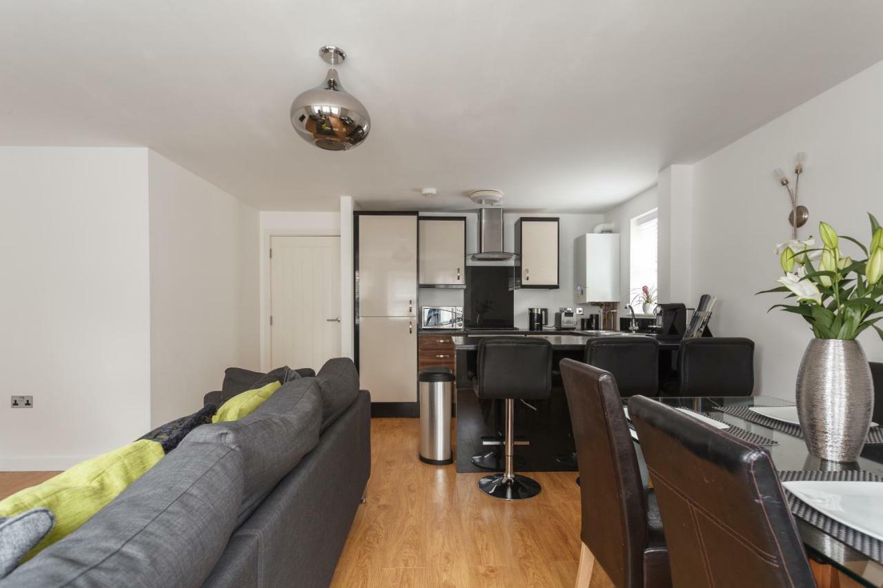 Seaside Serenity: Contemporary With Access Apartment Bournemouth