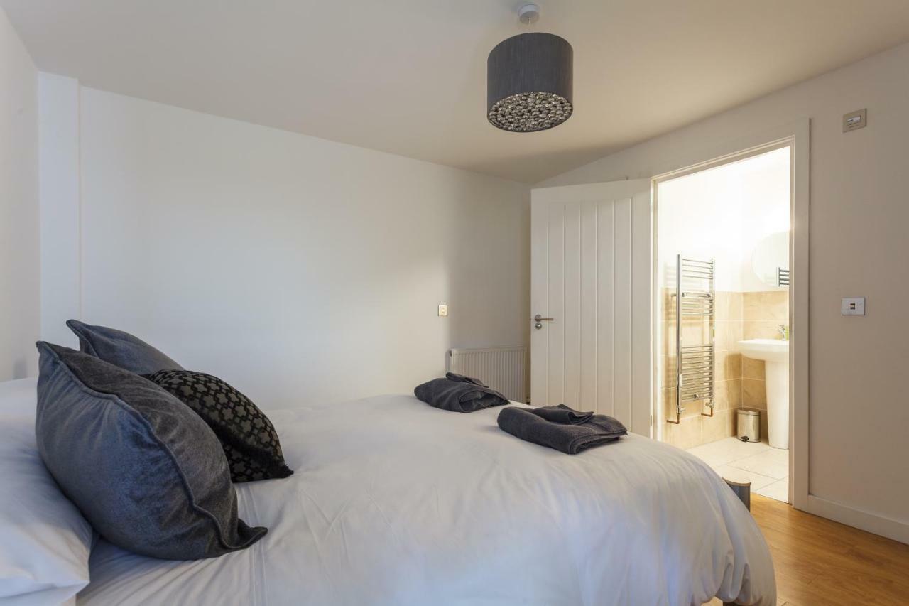 Seaside Serenity: Contemporary With Access Apartment