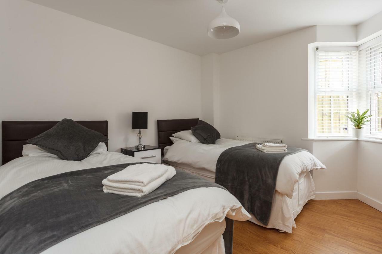 Seaside Serenity: Contemporary With Access Bournemouth