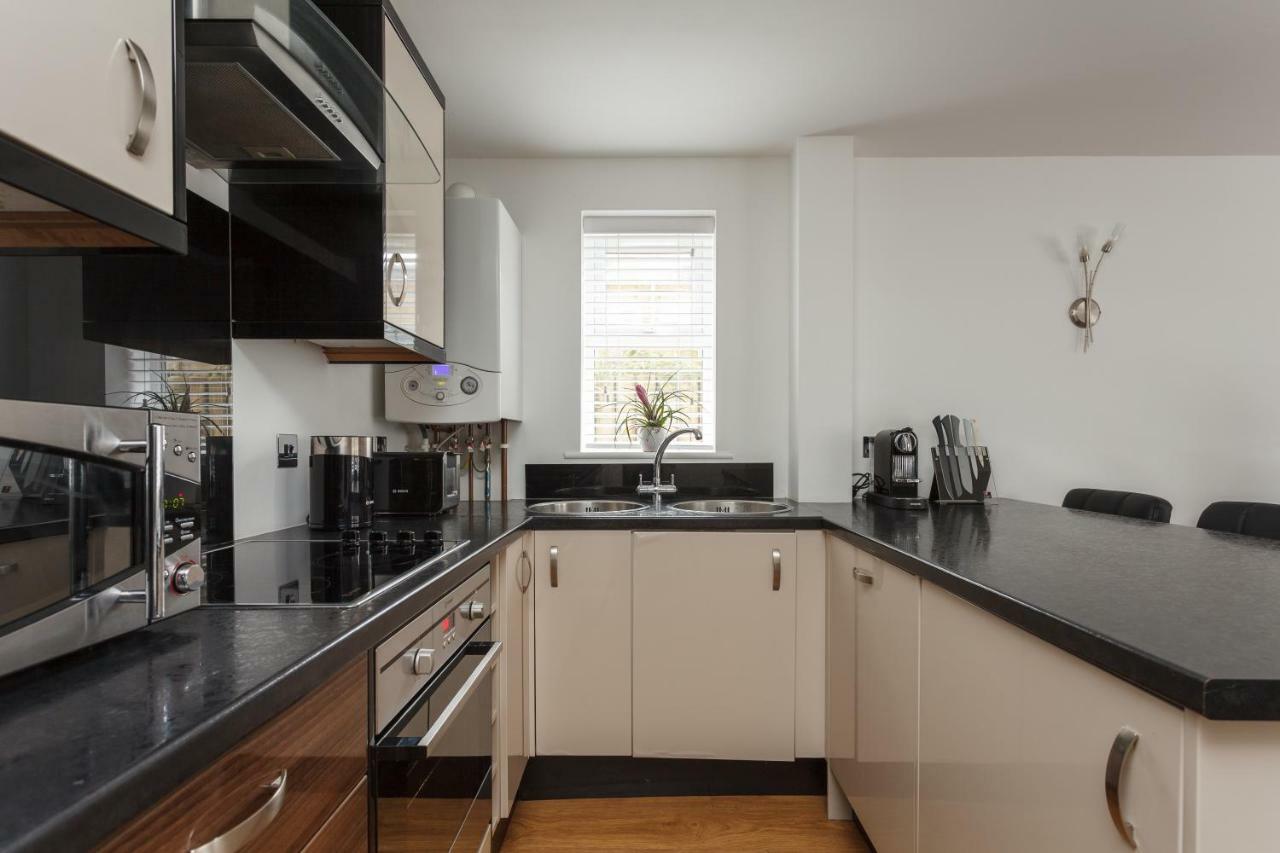 Seaside Serenity: Contemporary With Access Apartment Bournemouth