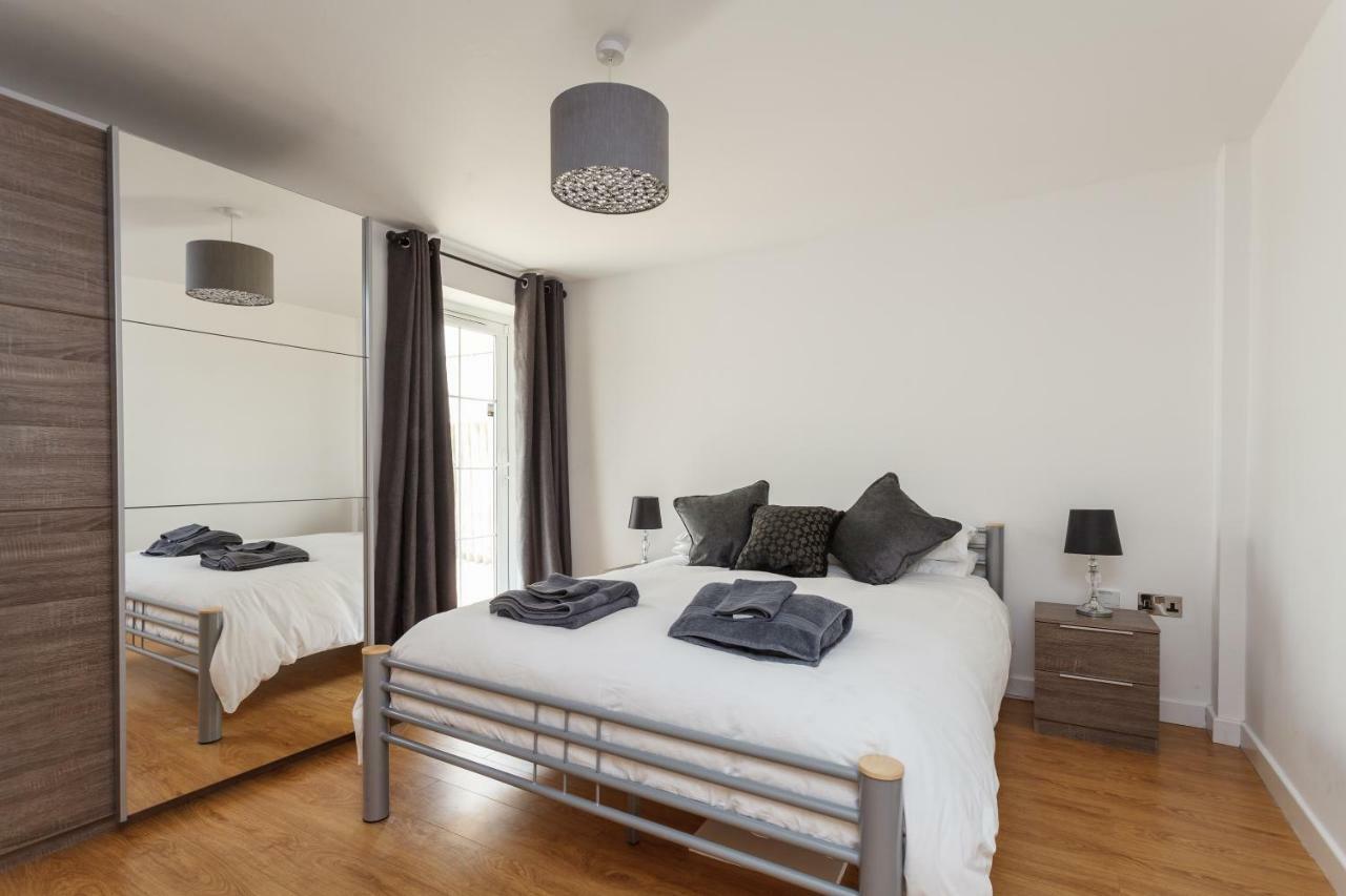 Seaside Serenity: Contemporary With Access Bournemouth