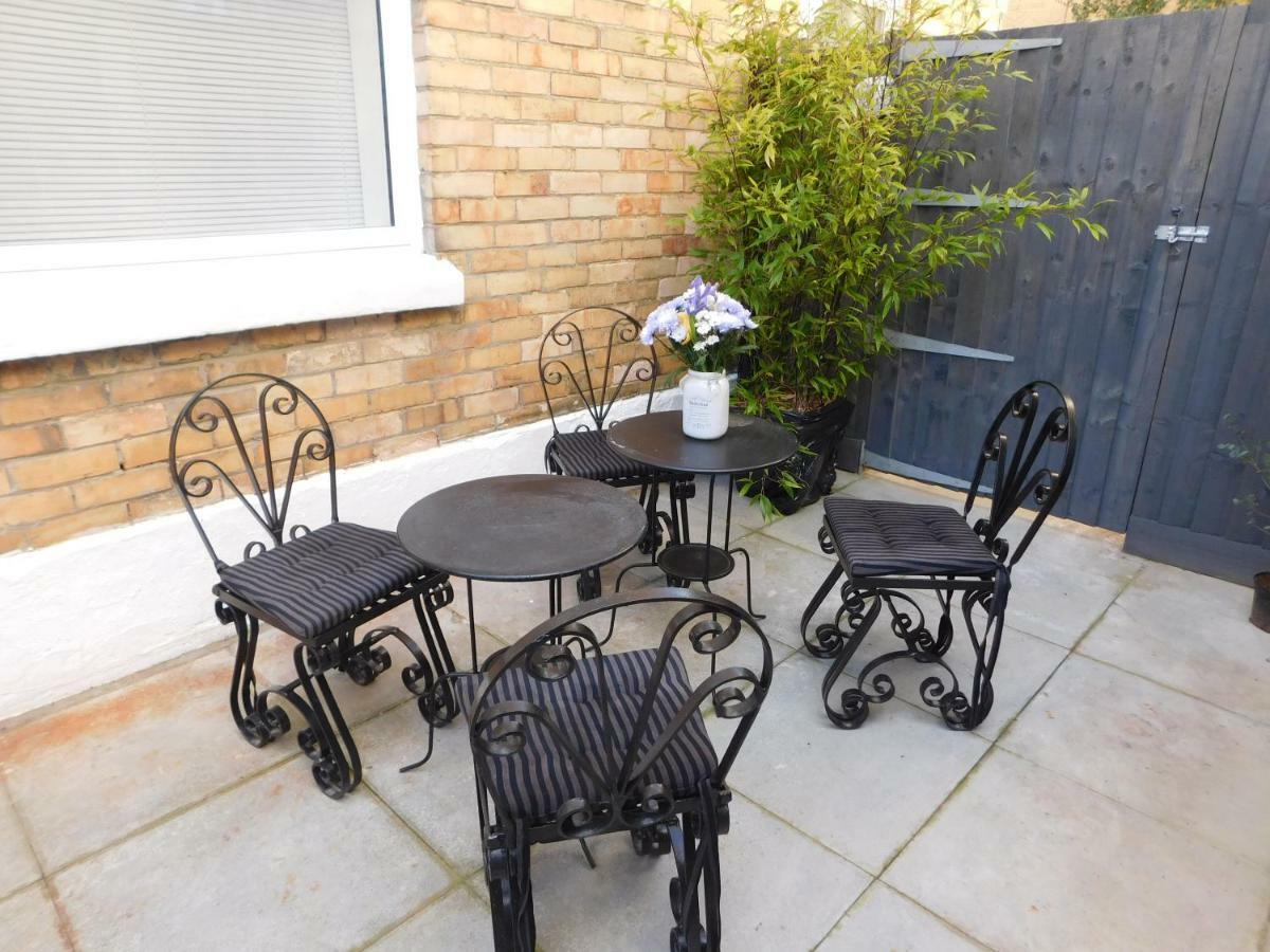 Victorian Retreat With Patio And Parking Apartment