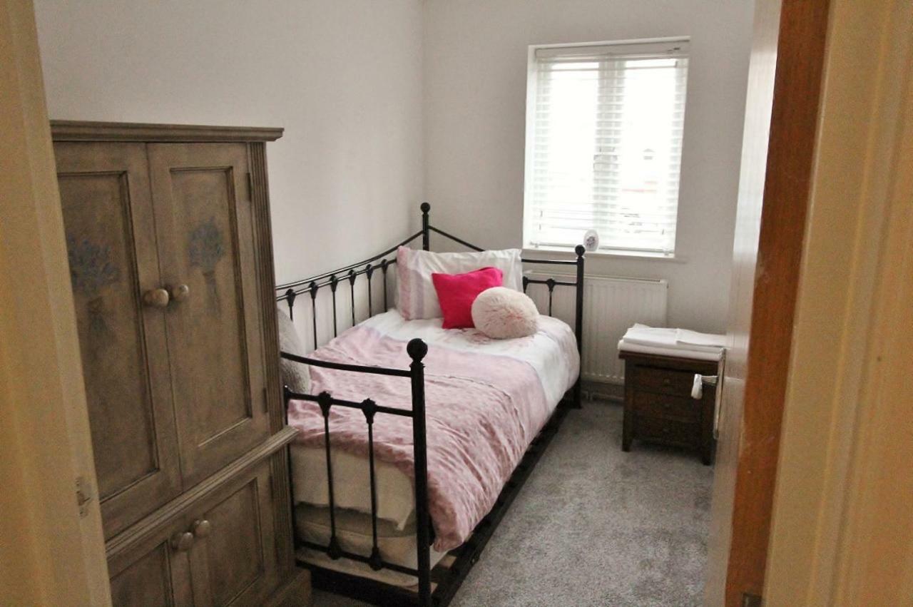 Apartment 94a Flat 1gladstone Road East