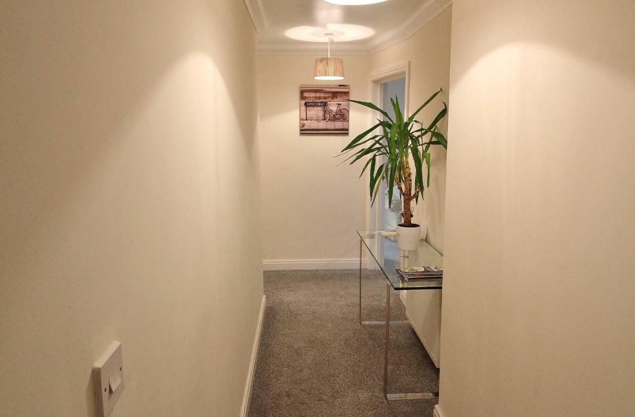 94a Flat 1gladstone Road East