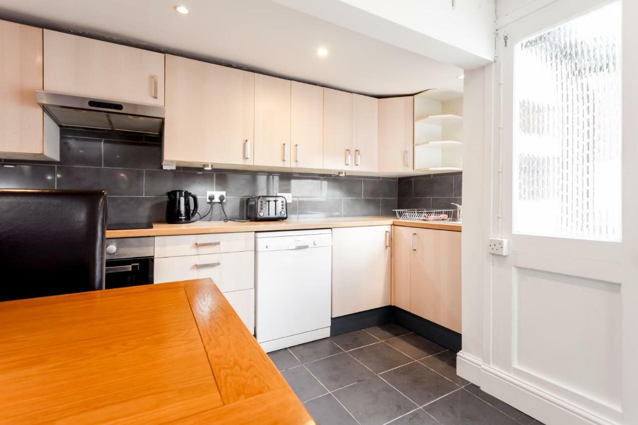 Gorgeous Town Centre With Courtyard Garden Apartment Bournemouth