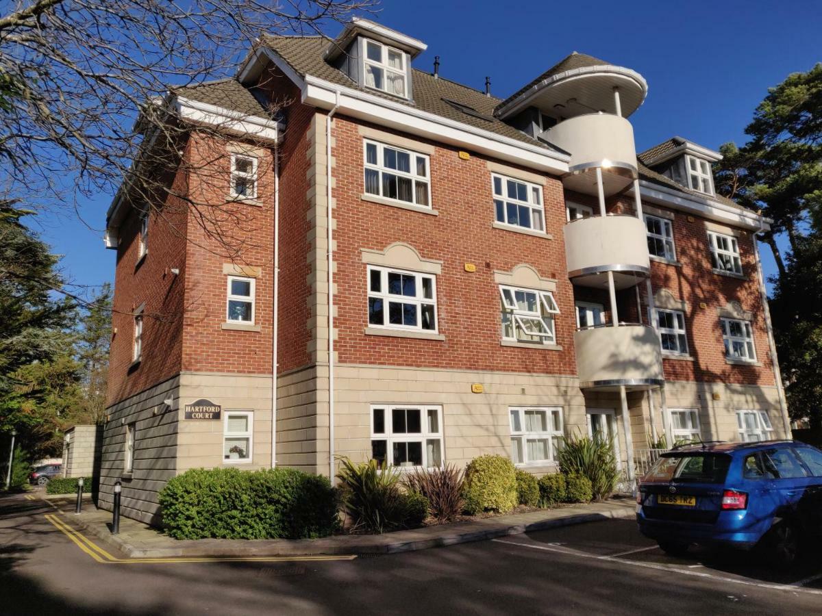 Hartford Court, East Cliff, Bournemouth. Walk To And Town Apartment
