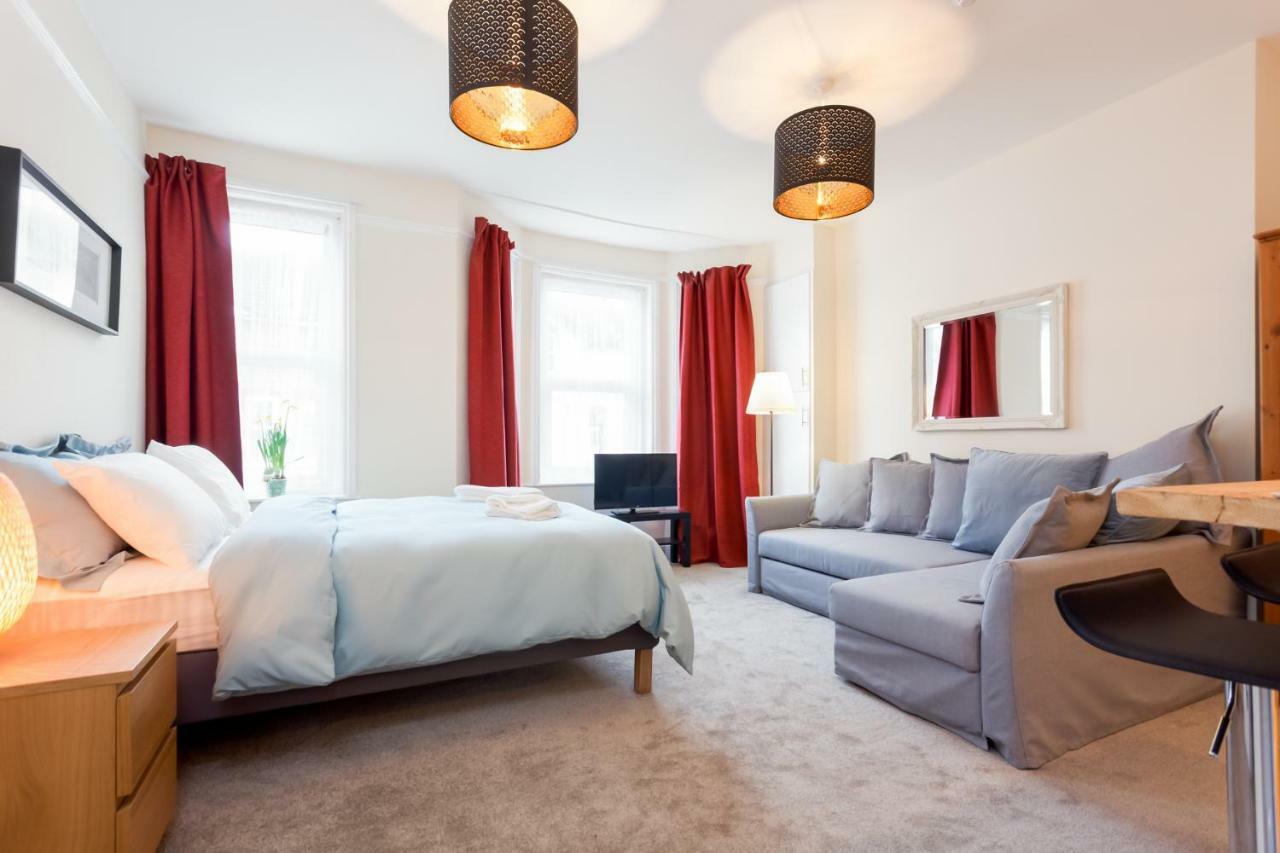 Stylish Town Centre Close To And Shops Apartment *
