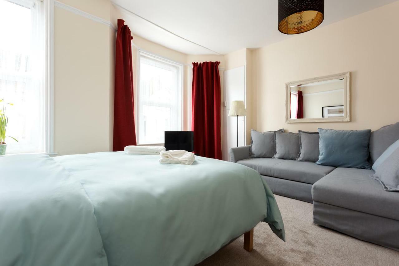Stylish Town Centre Close To And Shops Apartment *