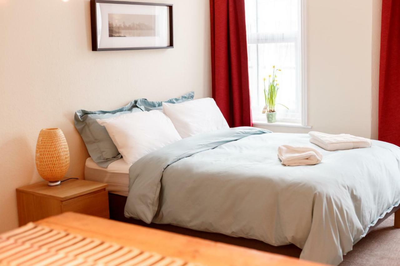 Stylish Town Centre Close To And Shops Bournemouth