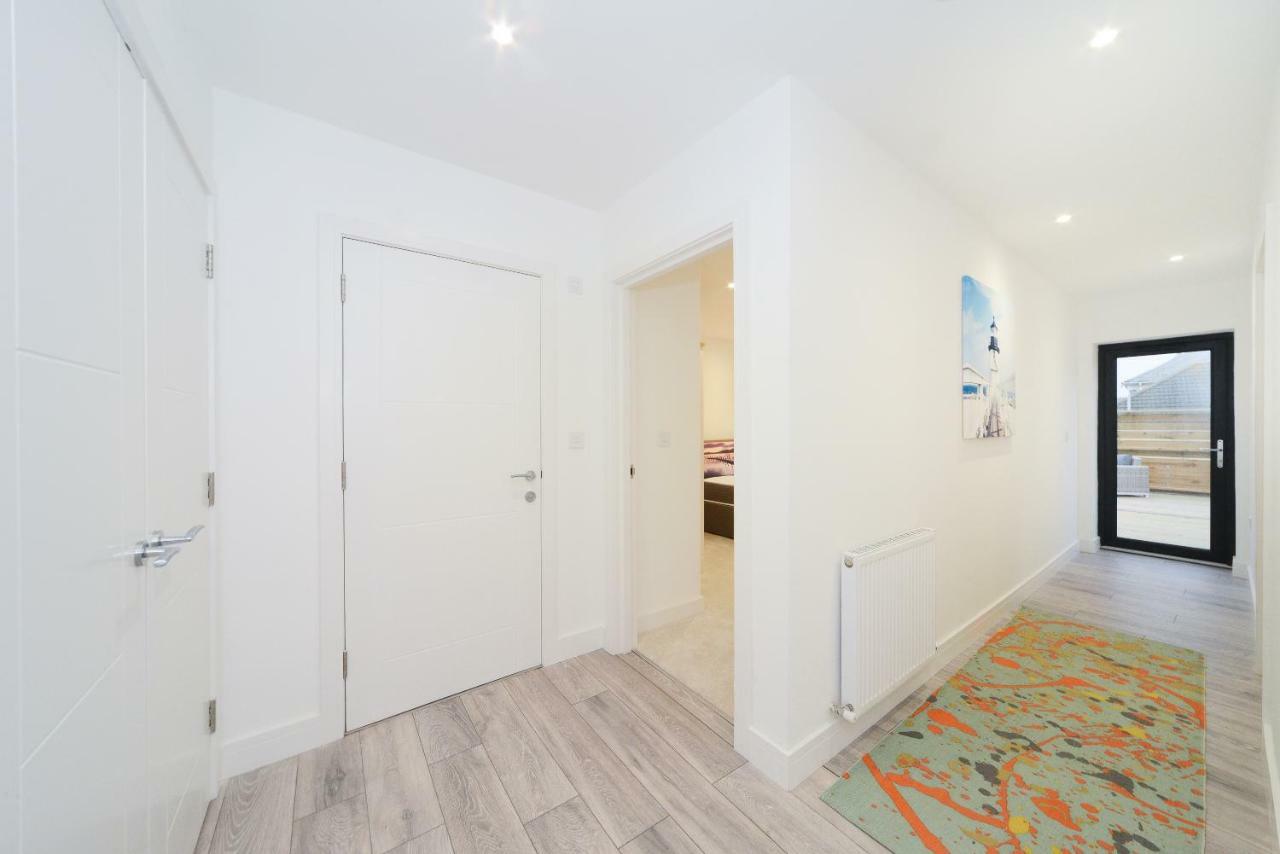 Luxury 3 Bed Apartment- Large Balcony With Seaviews Apartment Bournemouth