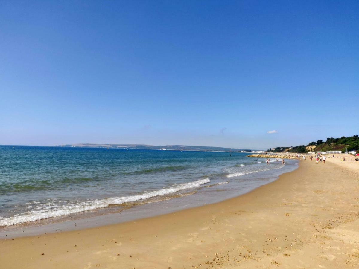 Hartford Court, East Cliff, Bournemouth. Walk To And Town Apartment