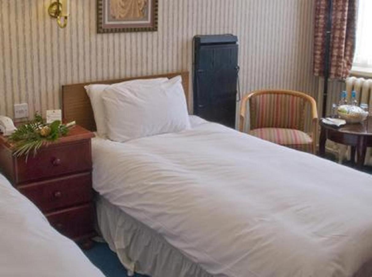 The Roundhouse 3*