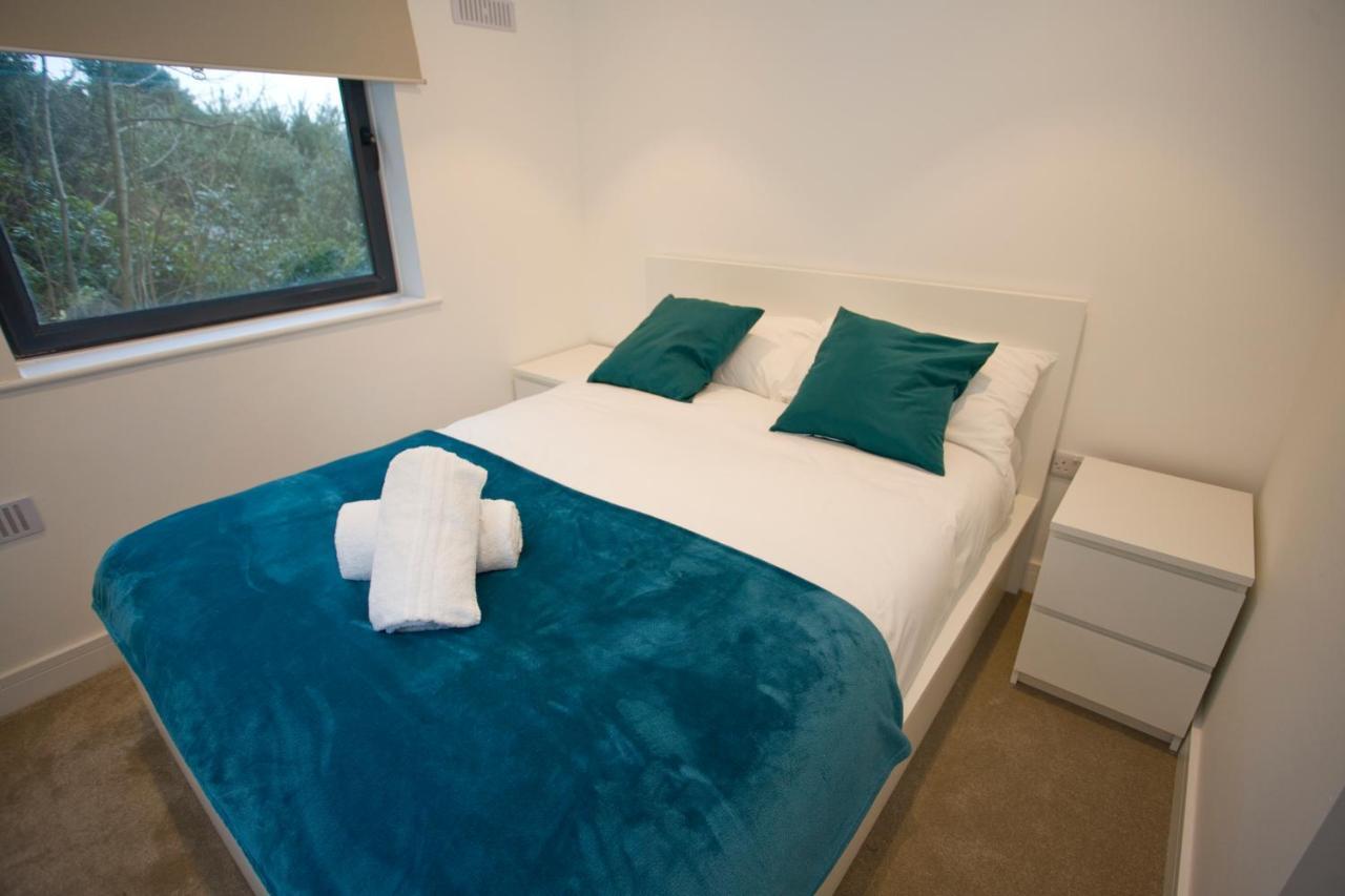14 Compass Point