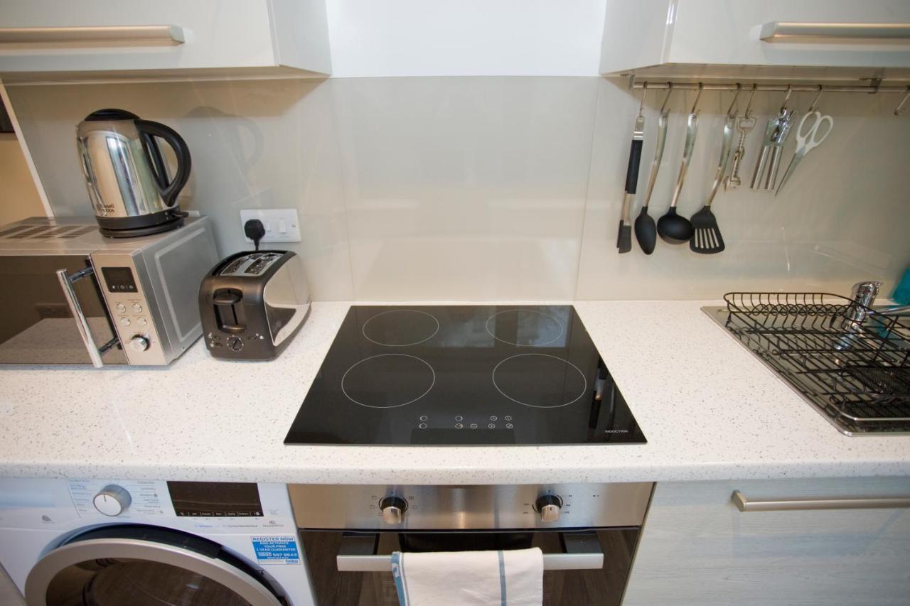 Apartment 14 Compass Point *