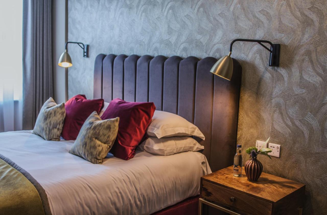 Hotel The Queens &