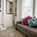 Cute & Cosy Loft-Style Studio Close To Beach