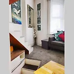 Cute & Cosy Loft-Style Studio Close To Beach