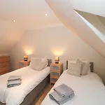 4B Waltham Road