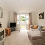 4B Waltham Road