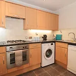 4B Waltham Road