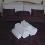 The Carlton Lodge
