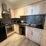 Cosy Town Centre Apartment Close To Beach