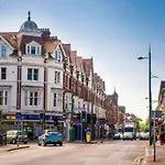 1 Bed Apartment With Terrace & Off-Road Parking