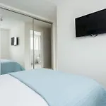 Stunning 2 Bed Apartment, Fabulous Sea View & 2 Minutes To Beach With Parking