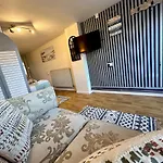 Bournecoast: Lovely Ground Floor Studio Apartment, Near River & Beaches - Fm3001