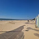 Stunning 3 Bedroom Holiday Home Near The Beach