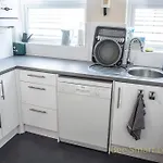 Spacious Flat In Bournemouth Sleeps 6 Near To Beach